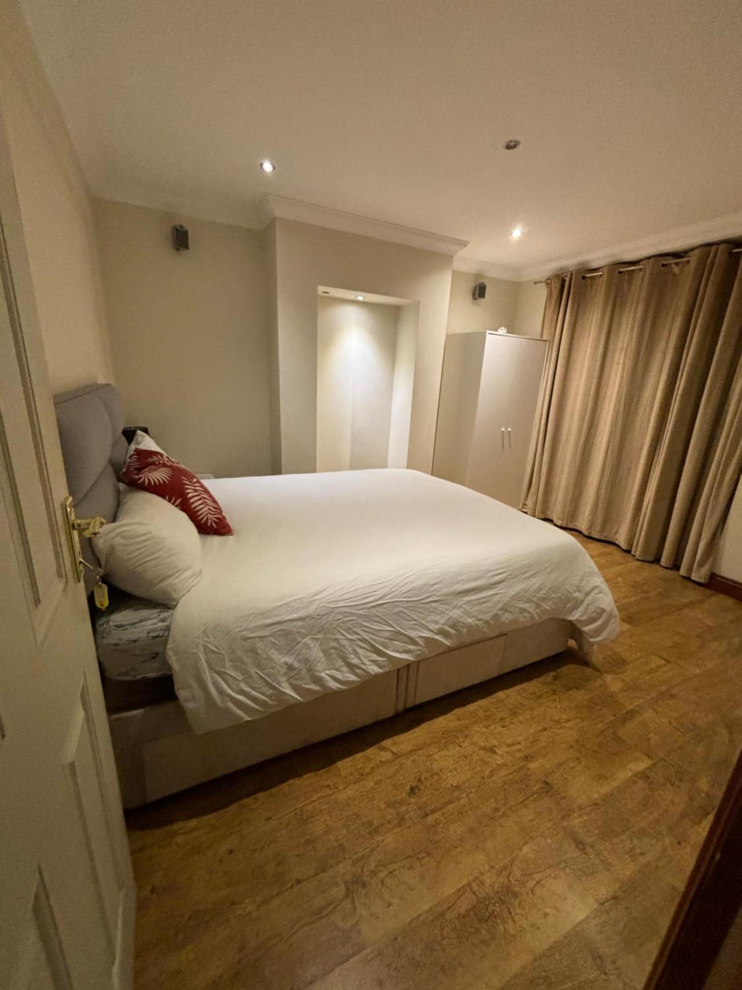 Shared House On Southmead Otel Bristol Dış mekan fotoğraf